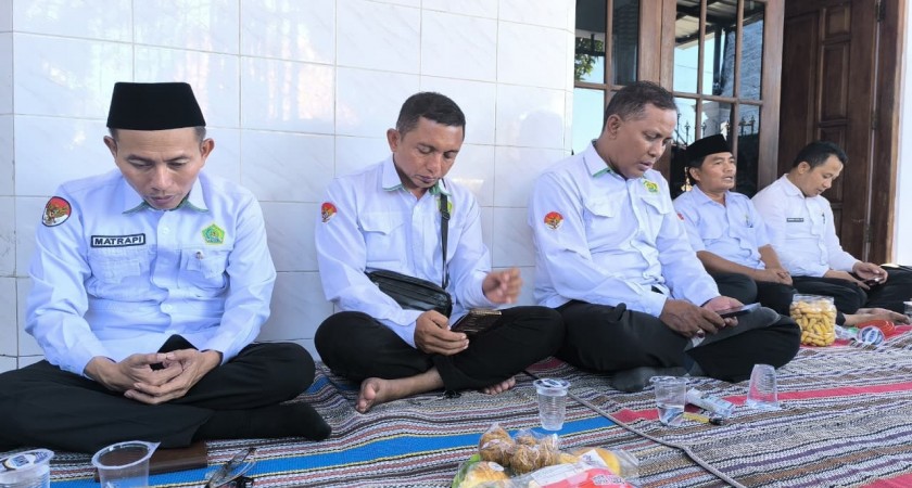 Pererat Ukhuwah dan Solidaritas, Keluarga Besar MAN Sampang Takziah ke Kediaman Bapak Chairil Alwan dan Bapak Moh. Toni