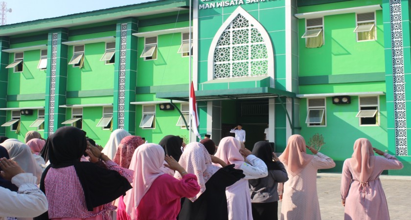 Peringati Hari Santri Nasional 2026, MAN Sampang Apresiasi Siswa Berprestasi dan Anggota Paskibra