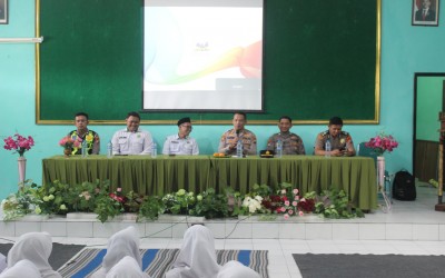 Edukasi Literasi Kecerdasan Buatan (AI) bagi Peserta Didik MAN Sampang