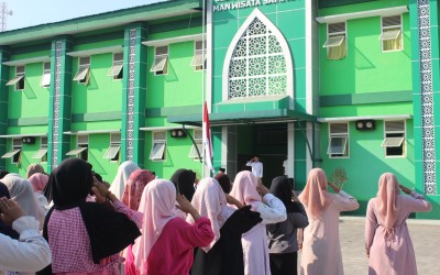 Peringati Hari Santri Nasional 2026, MAN Sampang Apresiasi Siswa Berprestasi dan Anggota Paskibra