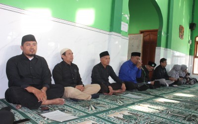 Pengajian Rutin Jumat Manis, Kepala MAN Sampang Tekankan Pentingnya Akhlaqul Karimah dalam Menuntut Ilmu