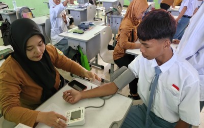 Pemeriksaan Kesehatan Gratis di MAN Sampang oleh UPTD Puskesmas Kamoning