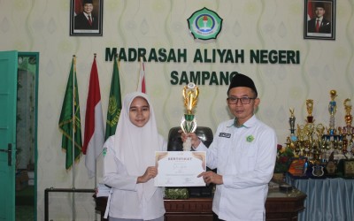 Dwi Agustin, Juara 1 Lomba Desain Poster Tingkat Sma/Smk/Ma Se-Madura Tahun 2026