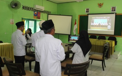 Perkuat Mental Spiritual, MAN Sampang Ikuti Zoom Maulid Nabi Muhammad SAW Kemenag Jatim